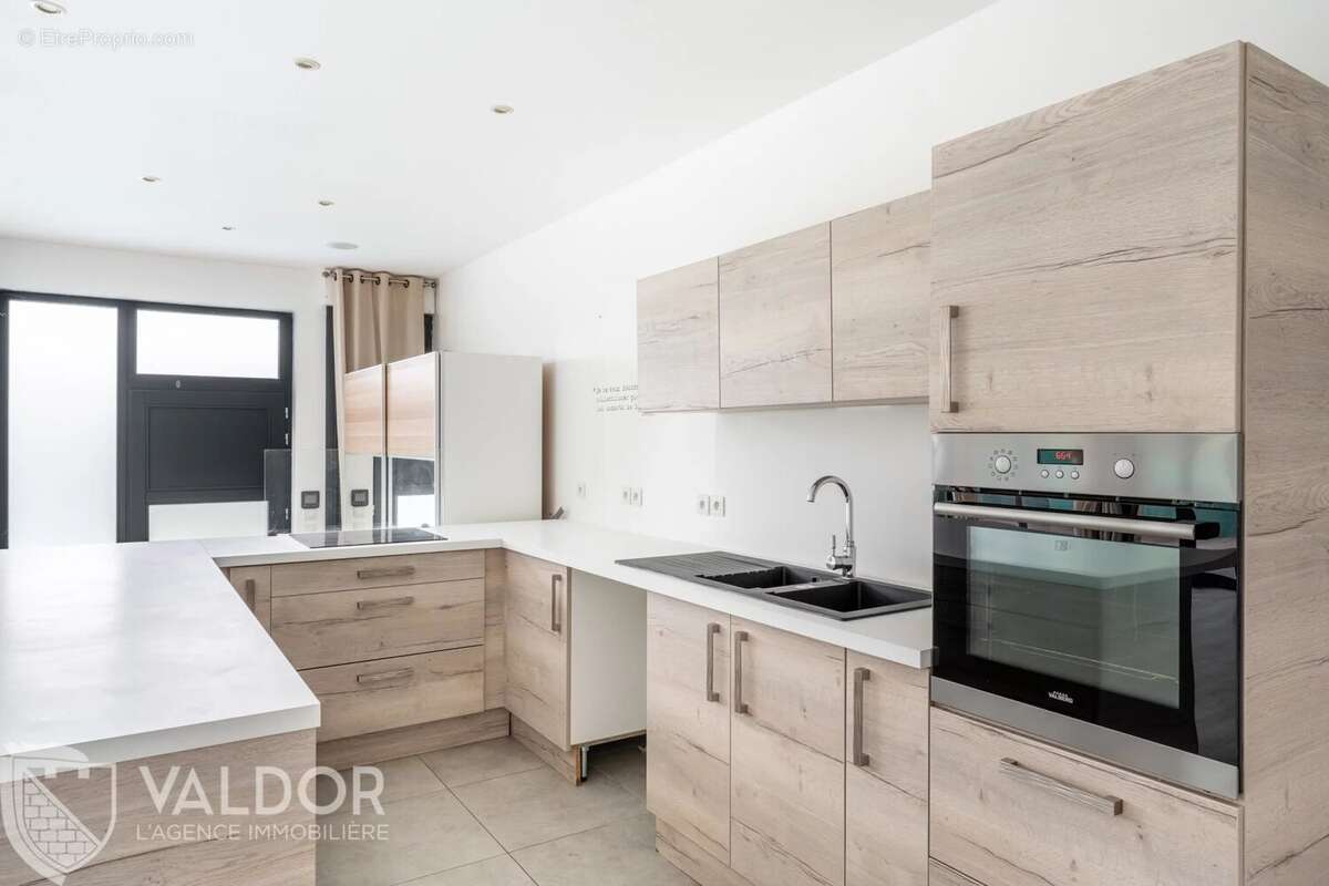 Maison à SAINT-GENIS-LES-OLLIERES