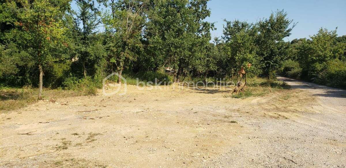 Terrain à VEZENOBRES