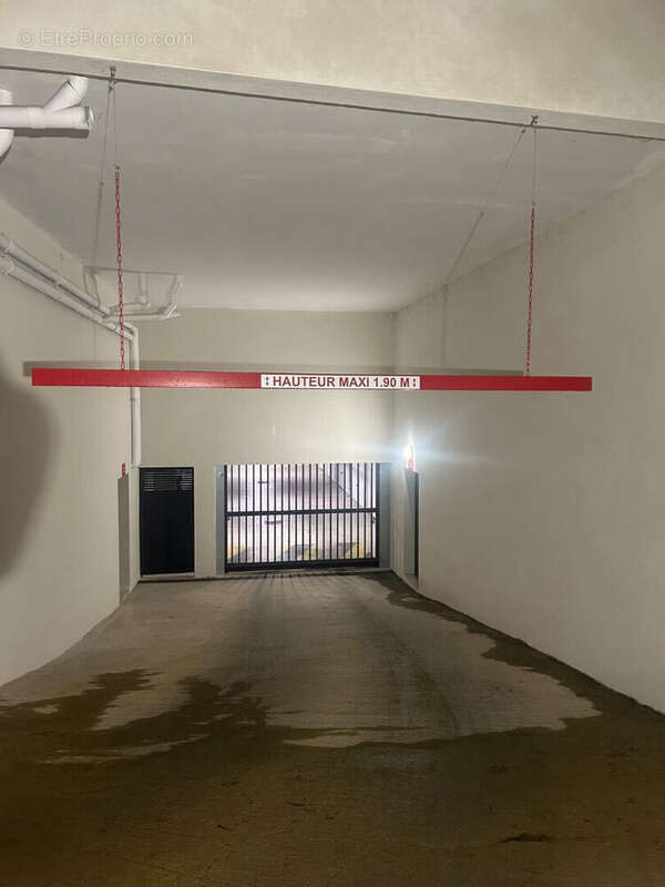 Parking à LUNEL