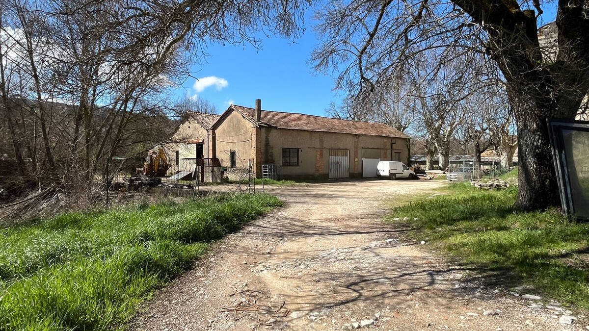 Photo 1 - Commerce à SAIGNON