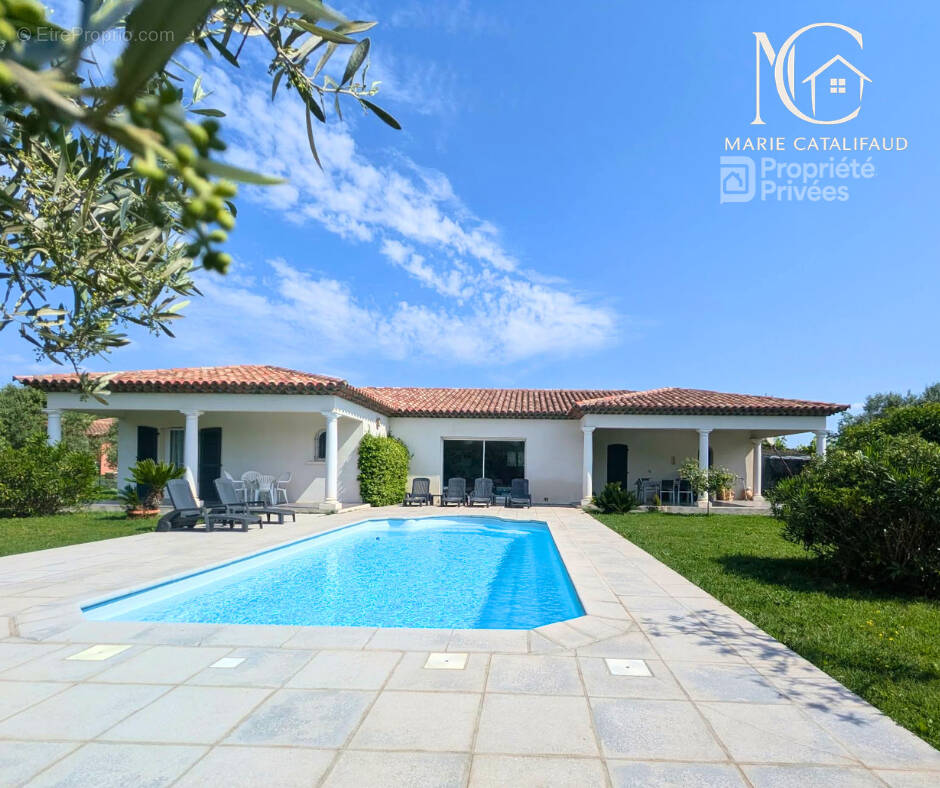 Maison à LE MUY