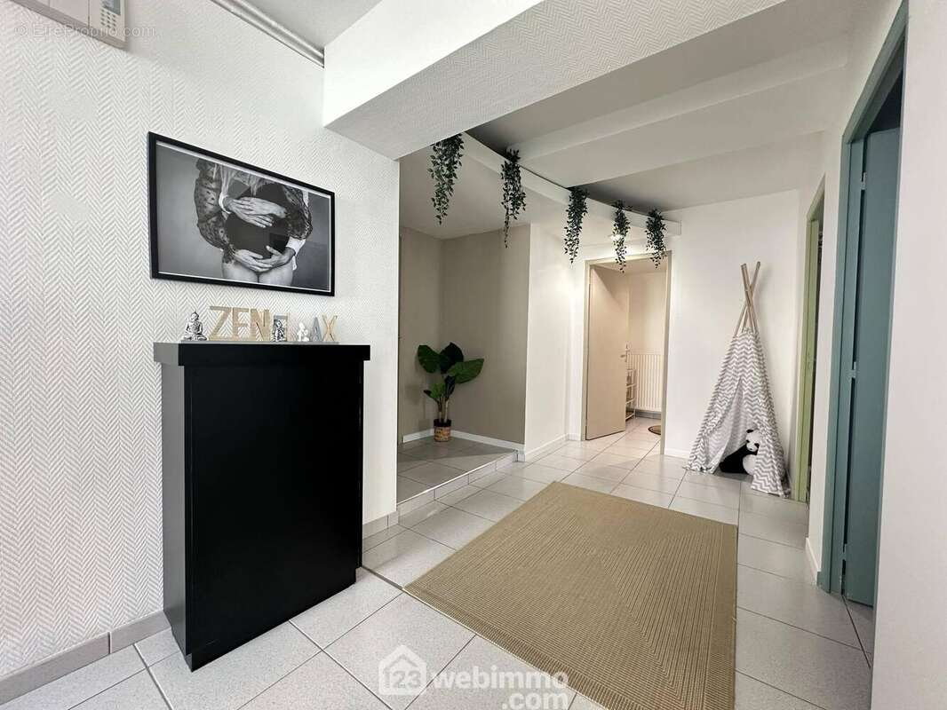 A la suite ... - Commerce à BRUYERES-ET-MONTBERAULT