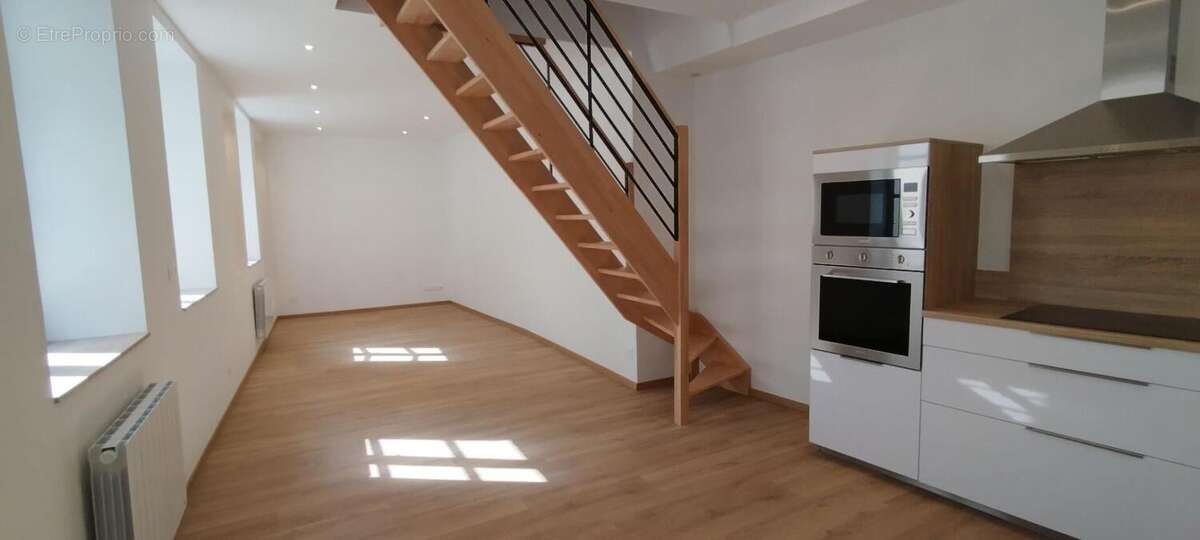 21200 BEAUNE - Appartement en Duplex 3 pièces, 2 chambres 65.12 m2 - Hypercentre - + Grenier + cave - photo 3