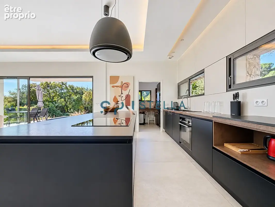 Villa de standing -135 m²  - Prestations raffinées, piscine et intimité absolue - photo 5