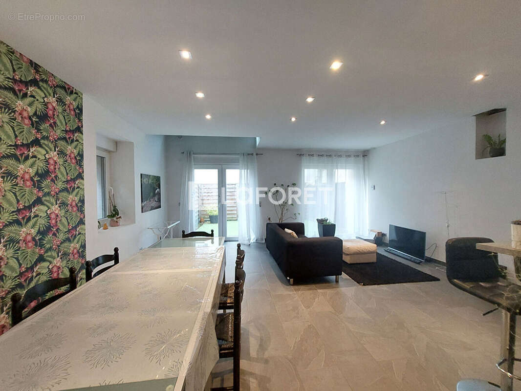 Maison à AUDUN-LE-TICHE