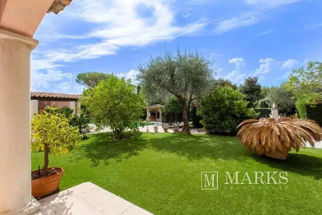 Villa de style néo provençal avec terrain plat et piscine - photo 5