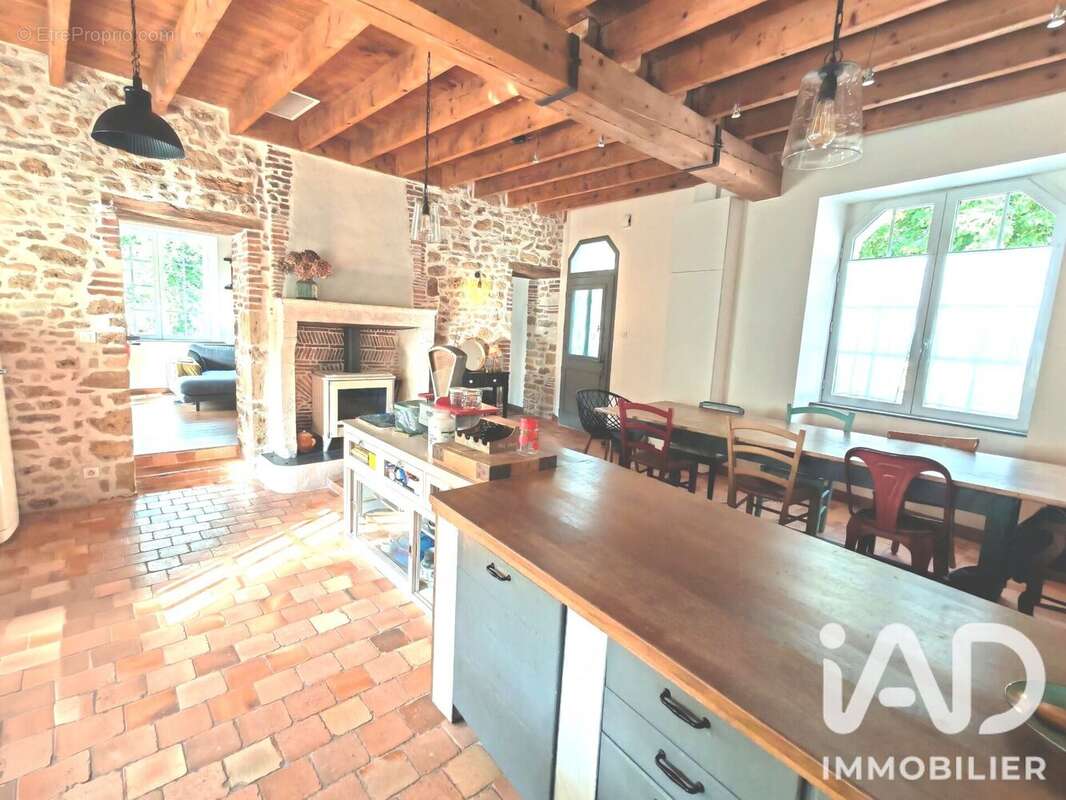 Maison 139 m² à Saint-Juire-Champgillon  - photo 9