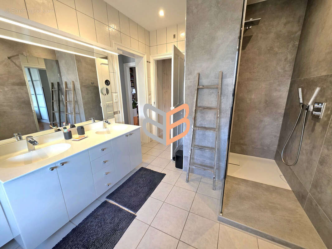 Maison 125 m² à Mont-Saint-Martin  - photo 6