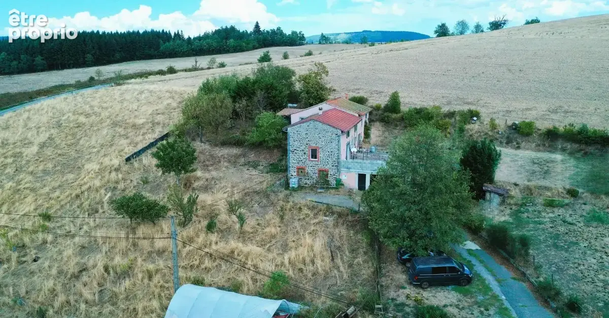 Corps de ferme de 183 m² et grand terrain de 5 631 m² - Proche Lyon - photo 4