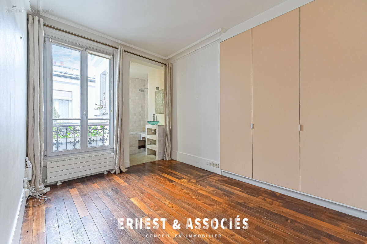 Appartement à PARIS-10E