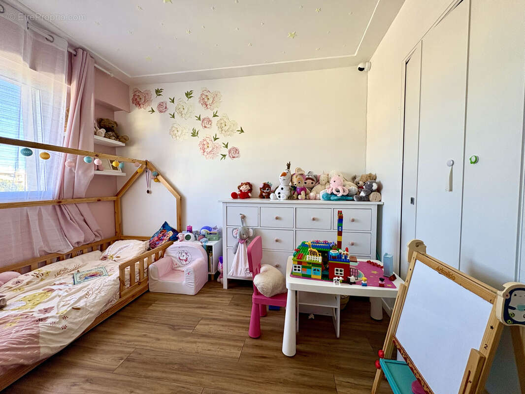 Appartement à SAINT-LAURENT-DU-VAR