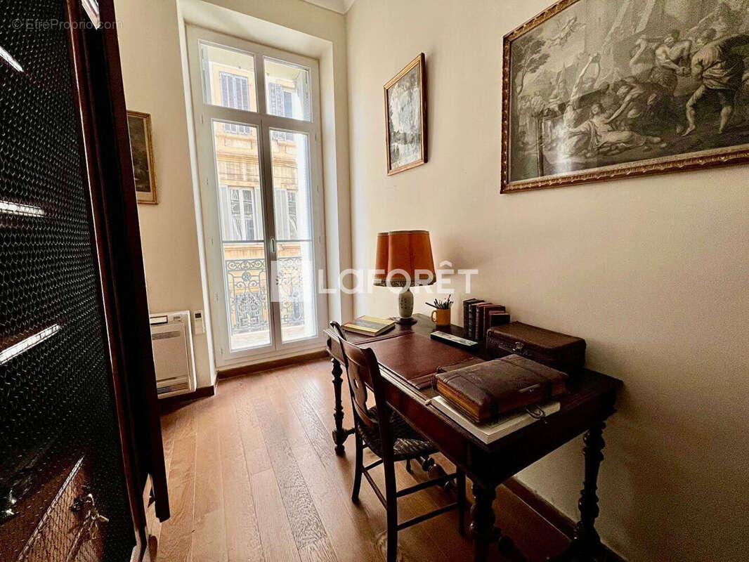 Appartement à MARSEILLE-1E