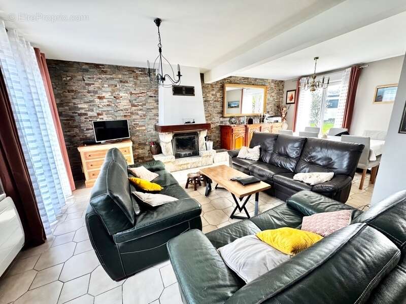 Maison familiale 137 m² – 4 chambres – Grand garage – Terrain clos 903 m² TREGLONOU (29) - photo 3