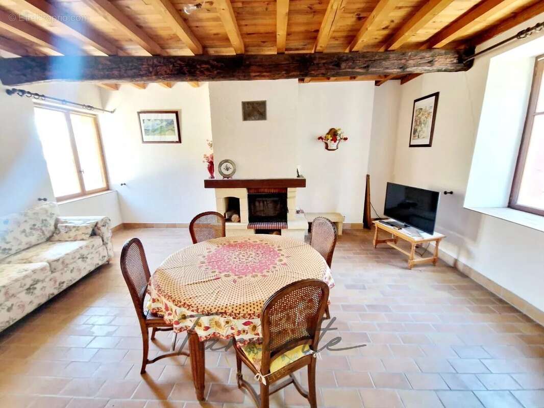 Appartement à ROCHEMAURE