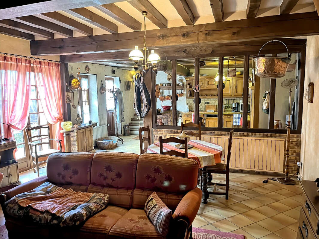 Maison à FOLLAINVILLE-DENNEMONT