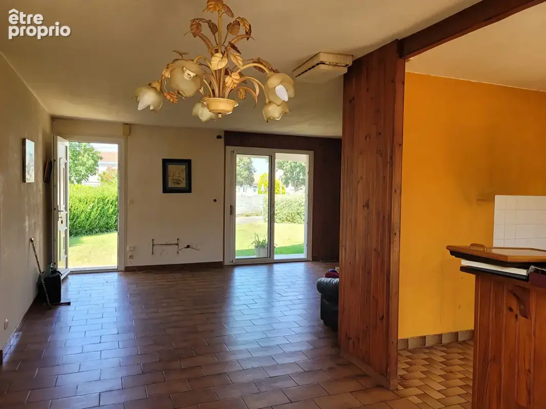 TONNAY CHARENTE Maison de plain pied de 90 m² de type 4 avec garage de 22 - parcelle de 631 m² - photo 6