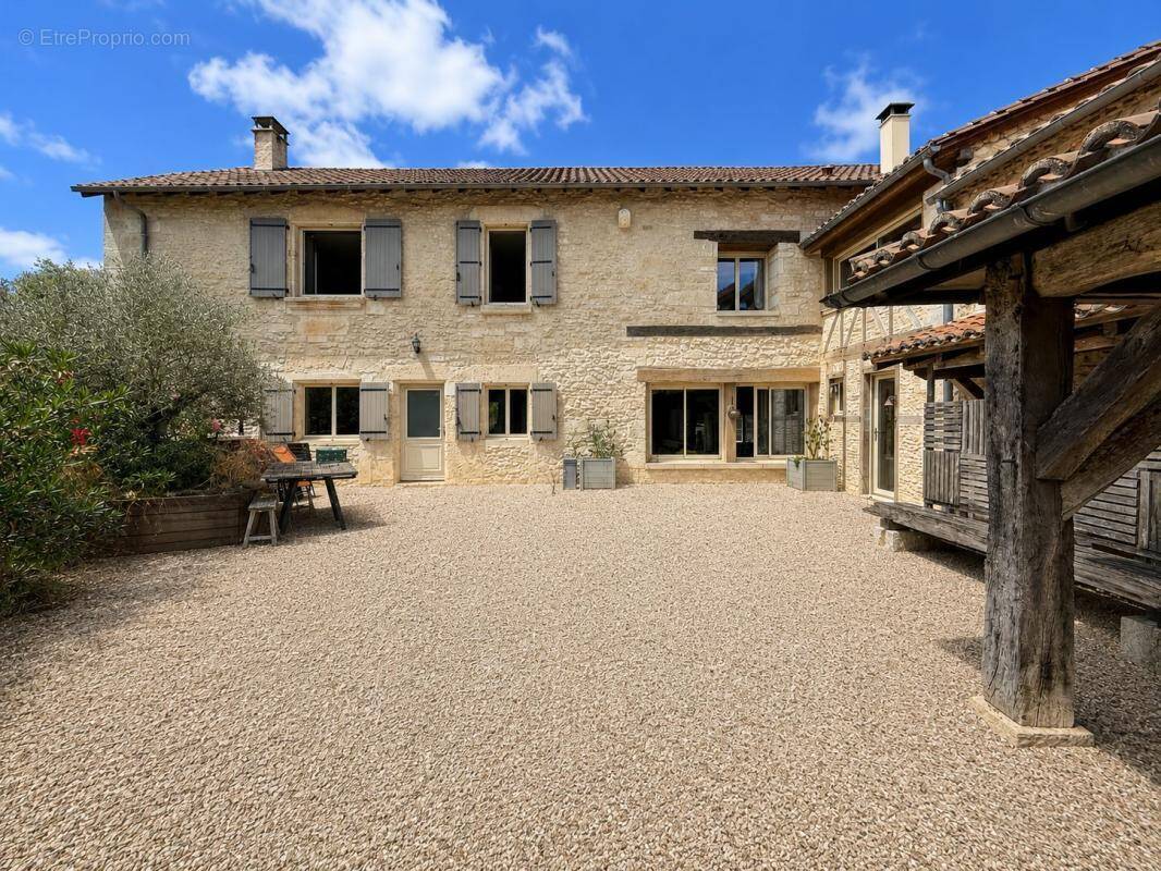 Maison à SAVIGNAC-LES-EGLISES