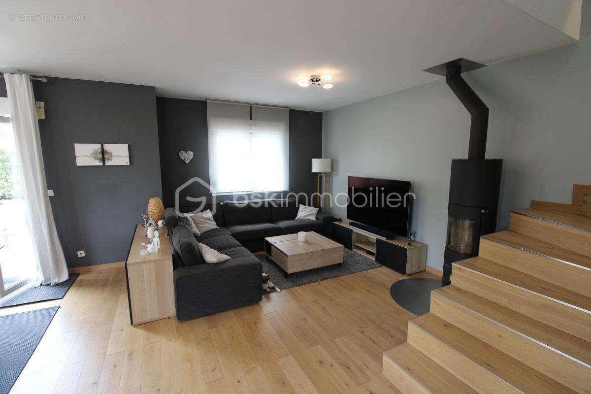KINGERSHEIM – Maison récente avec piscine et sous-sol complet - photo 5