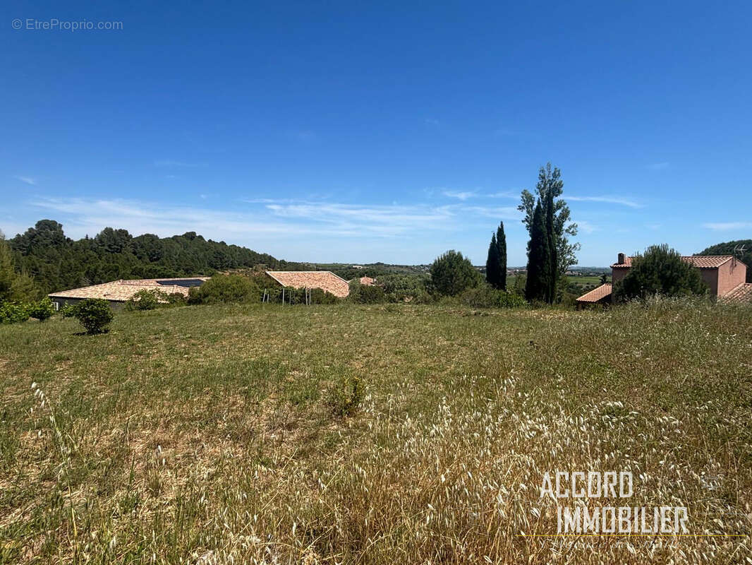Terrain à CREISSAN