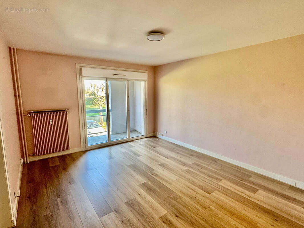 CEBAZAT / Appartement à vendre en centre-ville de type F3 avec balcon ! - photo 12