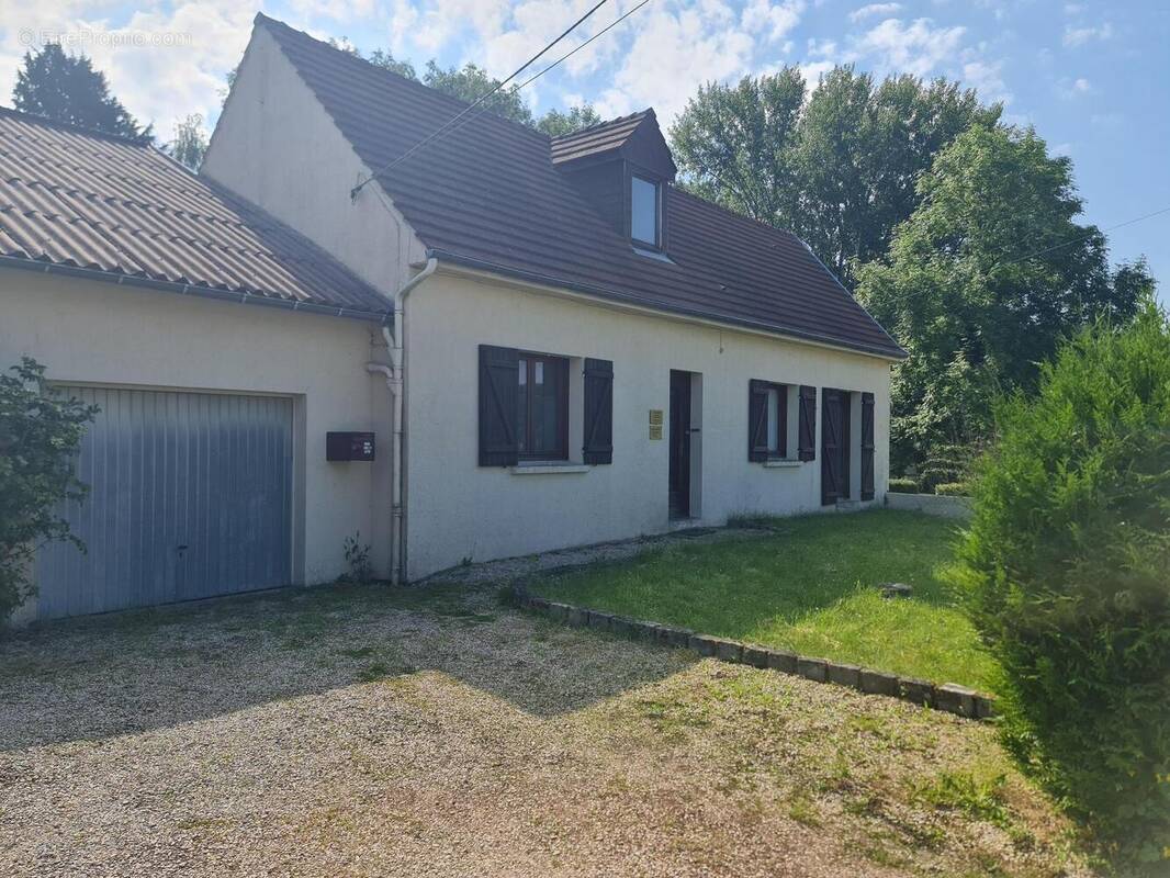 Photo 1 - Commerce à SAINT-GOBAIN