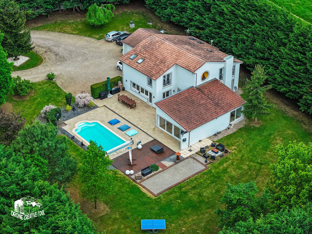 Maison à COIN-LES-CUVRY