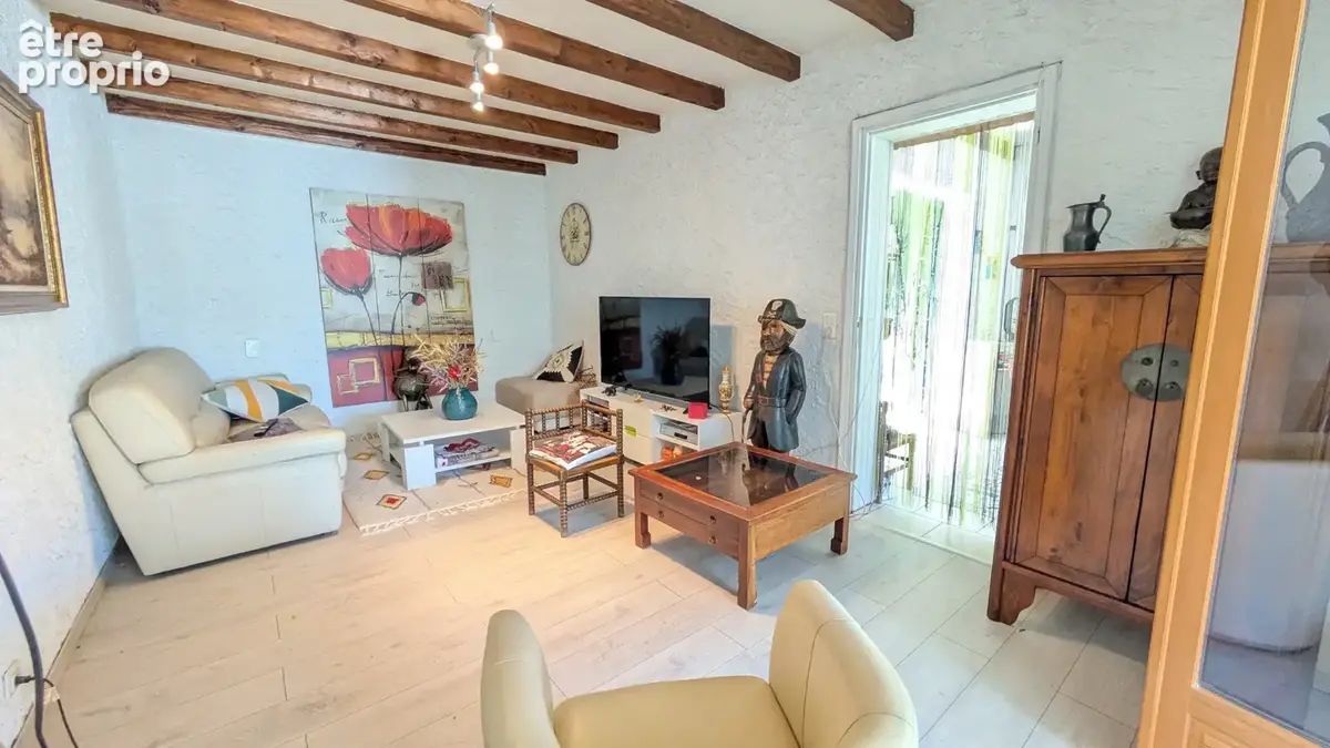 Maison atypique avec jardin au coeur de Sardon - photo 5