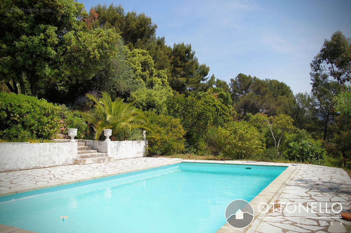 Maison à ROQUEBRUNE-SUR-ARGENS