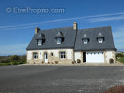 Maison à PLOUGRESCANT