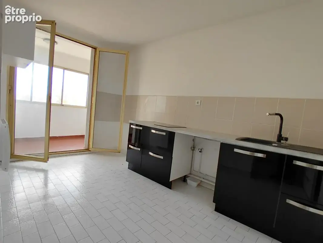 T3 lumineux de 66m2 avec balcon et loggia à Vendre à Salon-de-Provence à deux pas du Centre Ville - photo 4