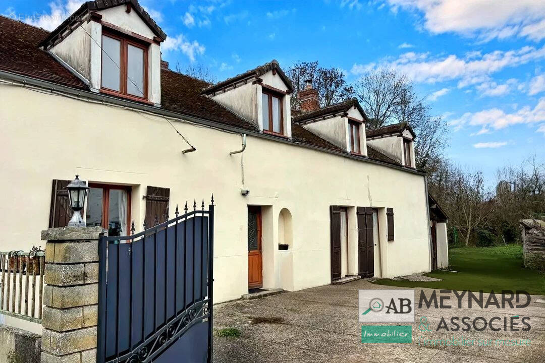 Maison à LESCHEROLLES