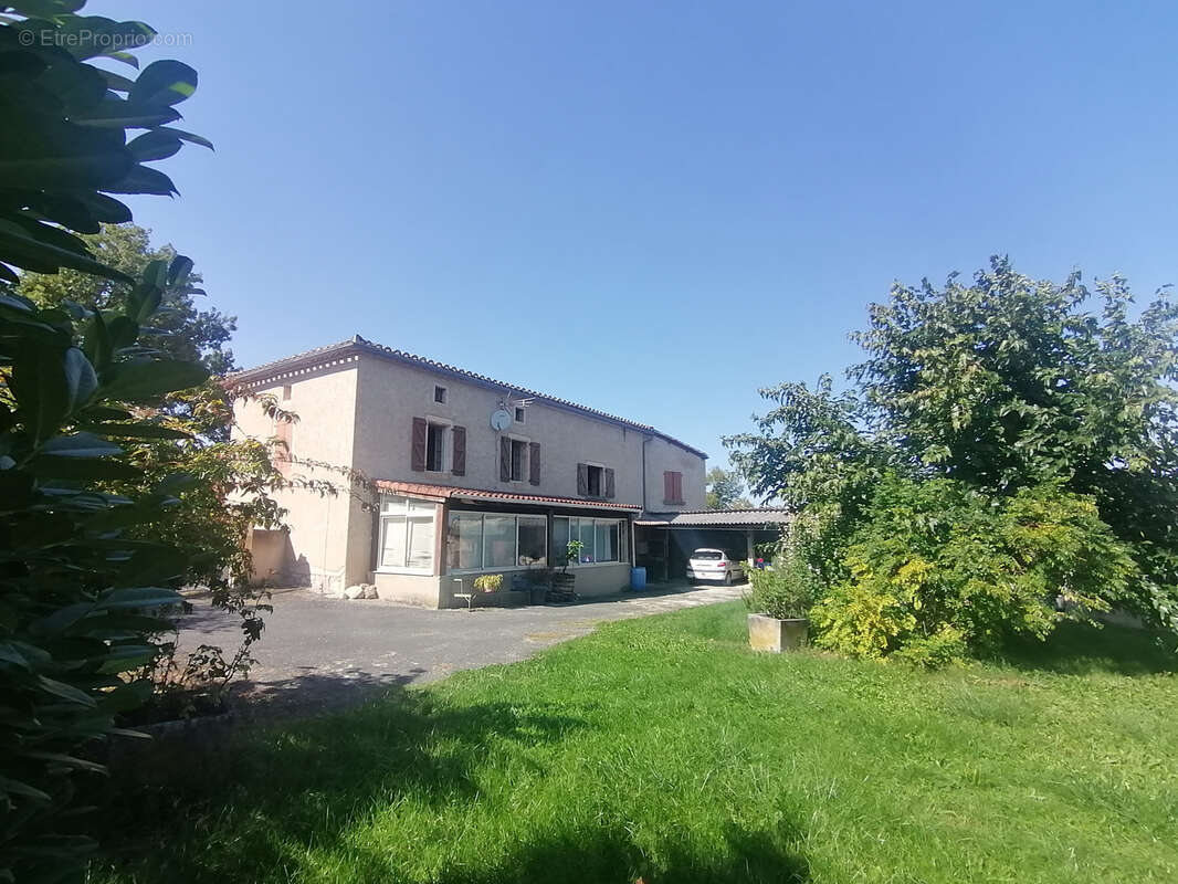 Authentique maison en pierre avec terrain et dépendances à Loubers (81) - photo 11
