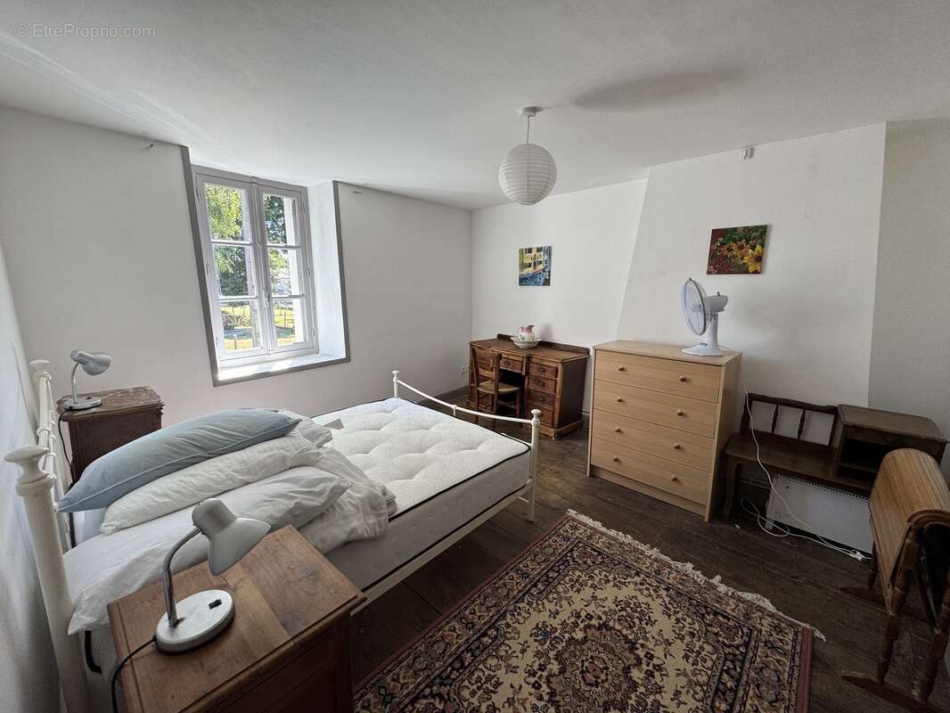 n°1 - Maison à SAINT-HILAIRE-LE-CHATEAU