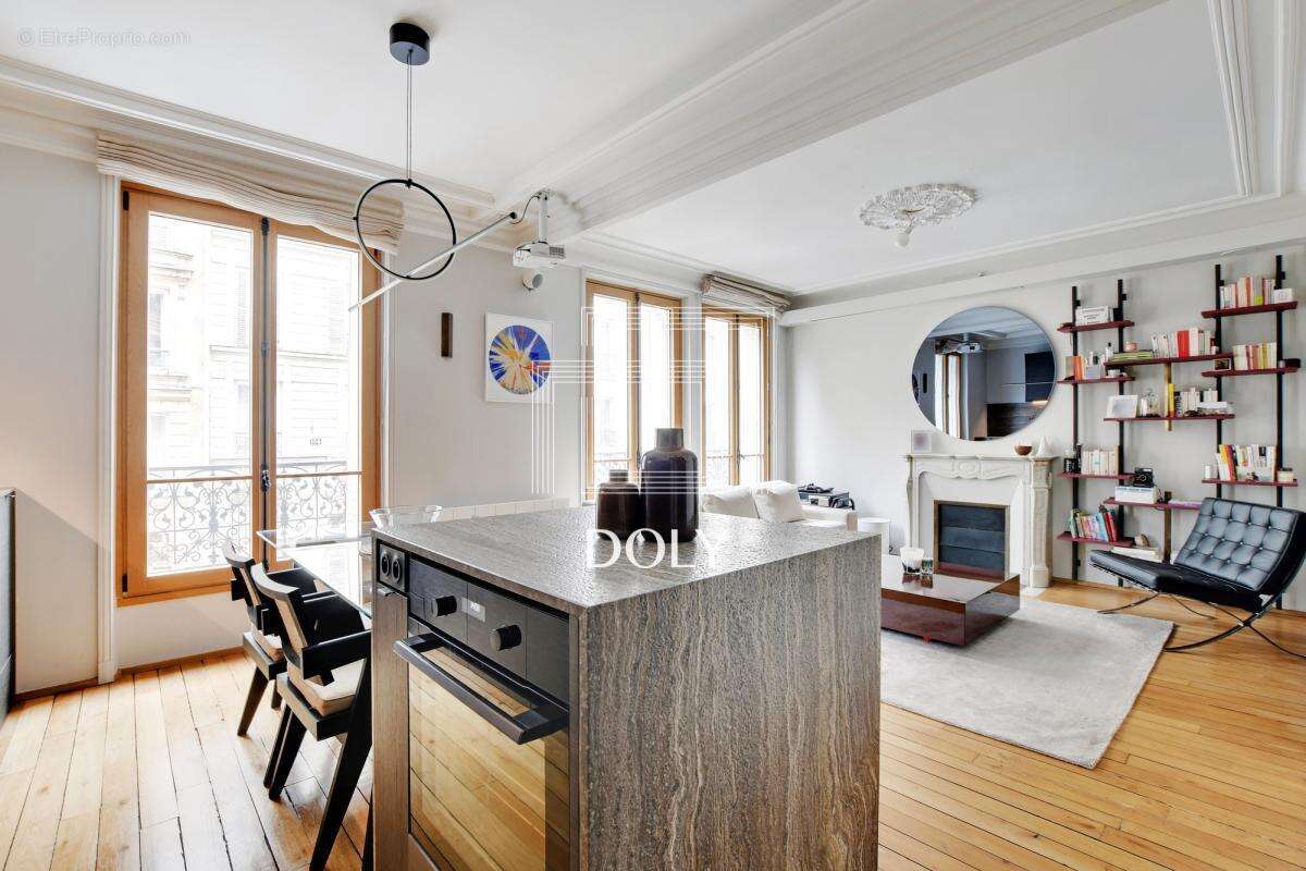 Appartement à PARIS-18E