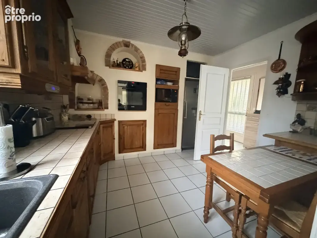 Maison familiale 121 m2 avec piscine, terrain clôturé et beaux espaces de vie - photo 8