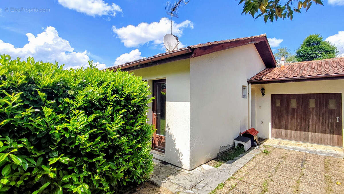 Maison à SAINT-PIERRE-DU-MONT