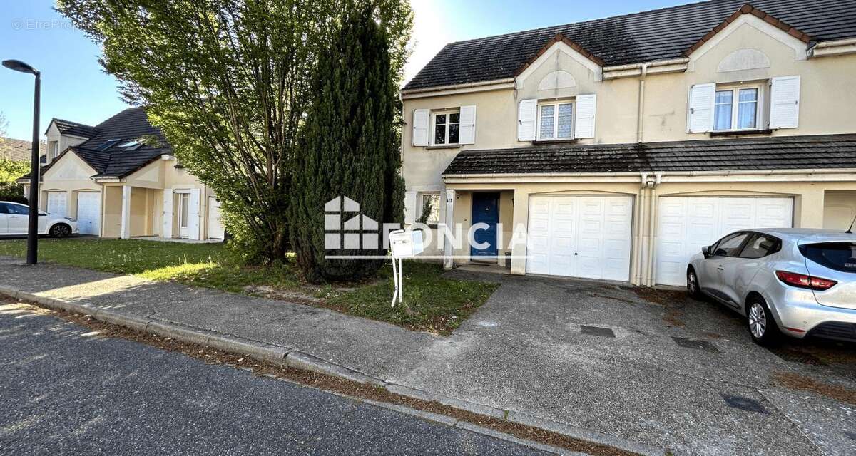 Maison à SAINT-PIERRE-DU-PERRAY