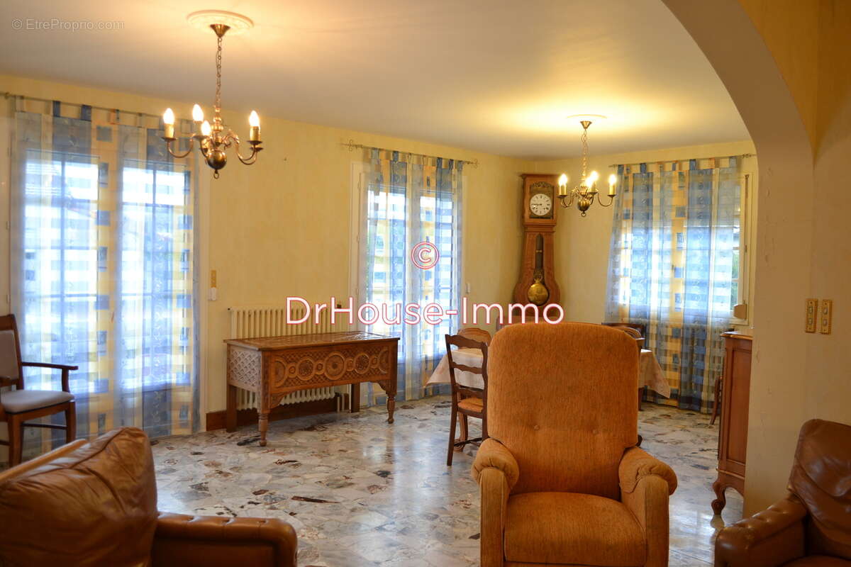 Maison à NEUILLY-EN-DUN