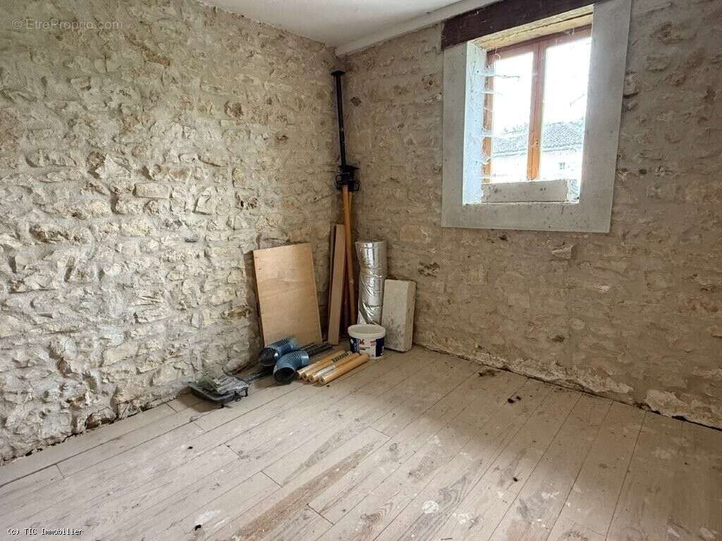Maison à VERTEUIL-SUR-CHARENTE
