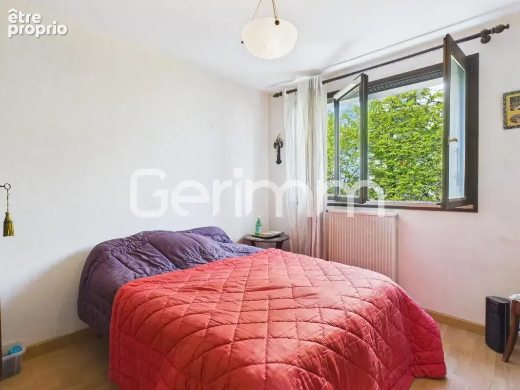 Vente - Appartement - 3 pièces + cuisine - 81,76 m² - 125 000 € - photo 4