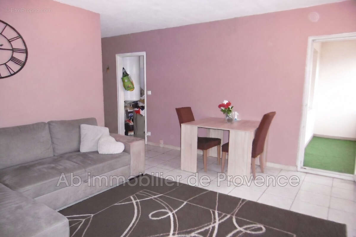 Appartement 46 m² à Marignane  - photo 4