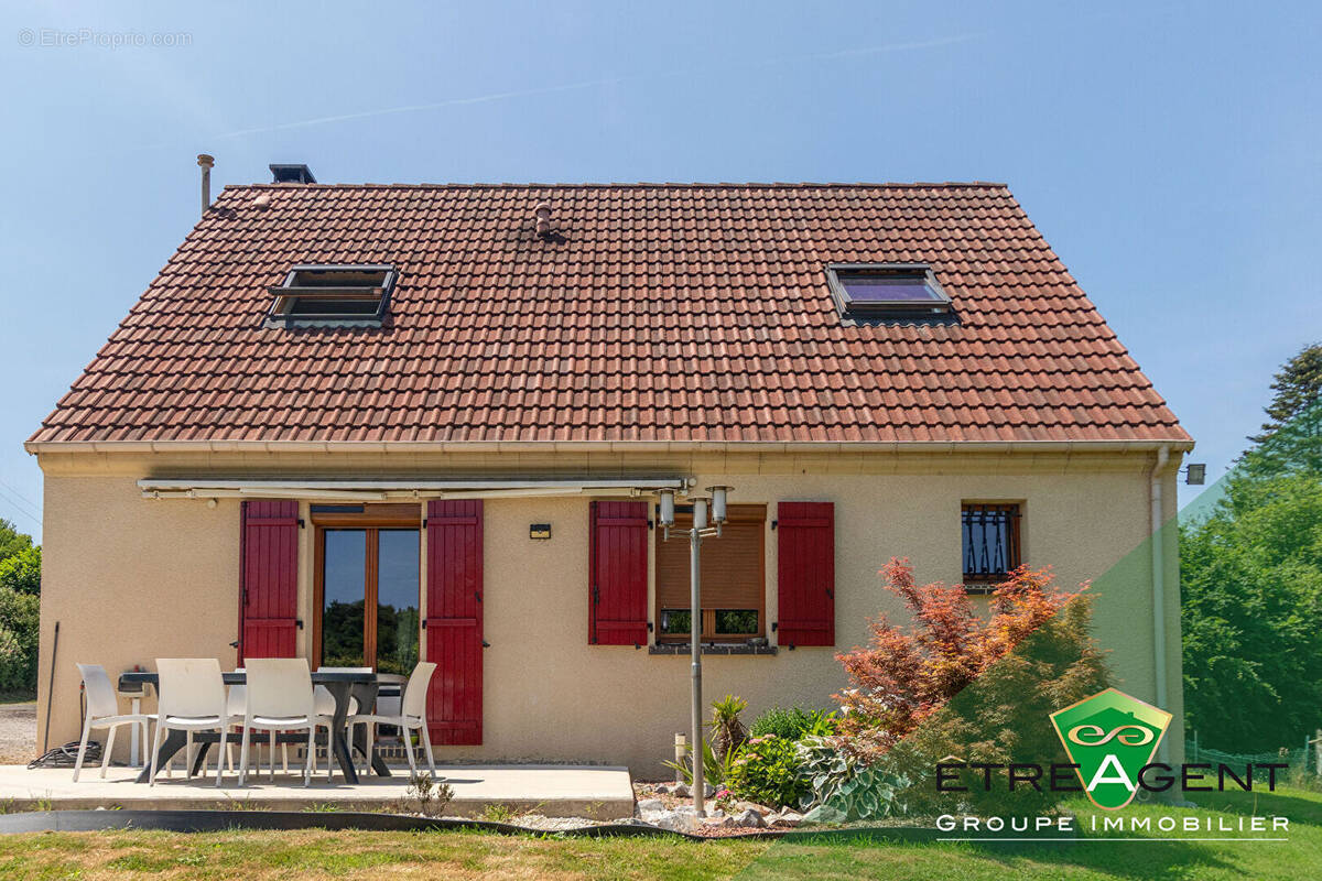 Maison à SAINT-CYR-DE-SALERNE