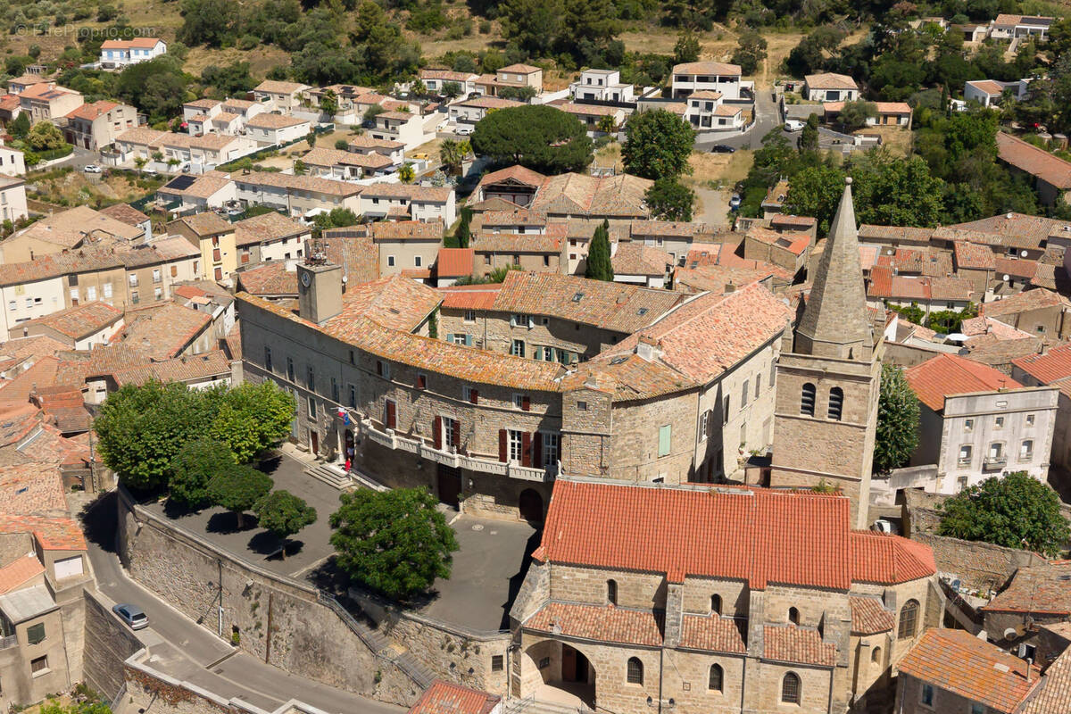 Château médiéval XII e Siecle rénové entre mer et Montagne avec vue  en 360 degrés sur la vallée verdoyante - photo 4
