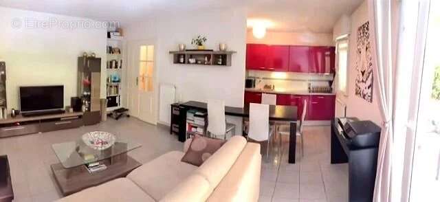 Appartement à CRUSEILLES