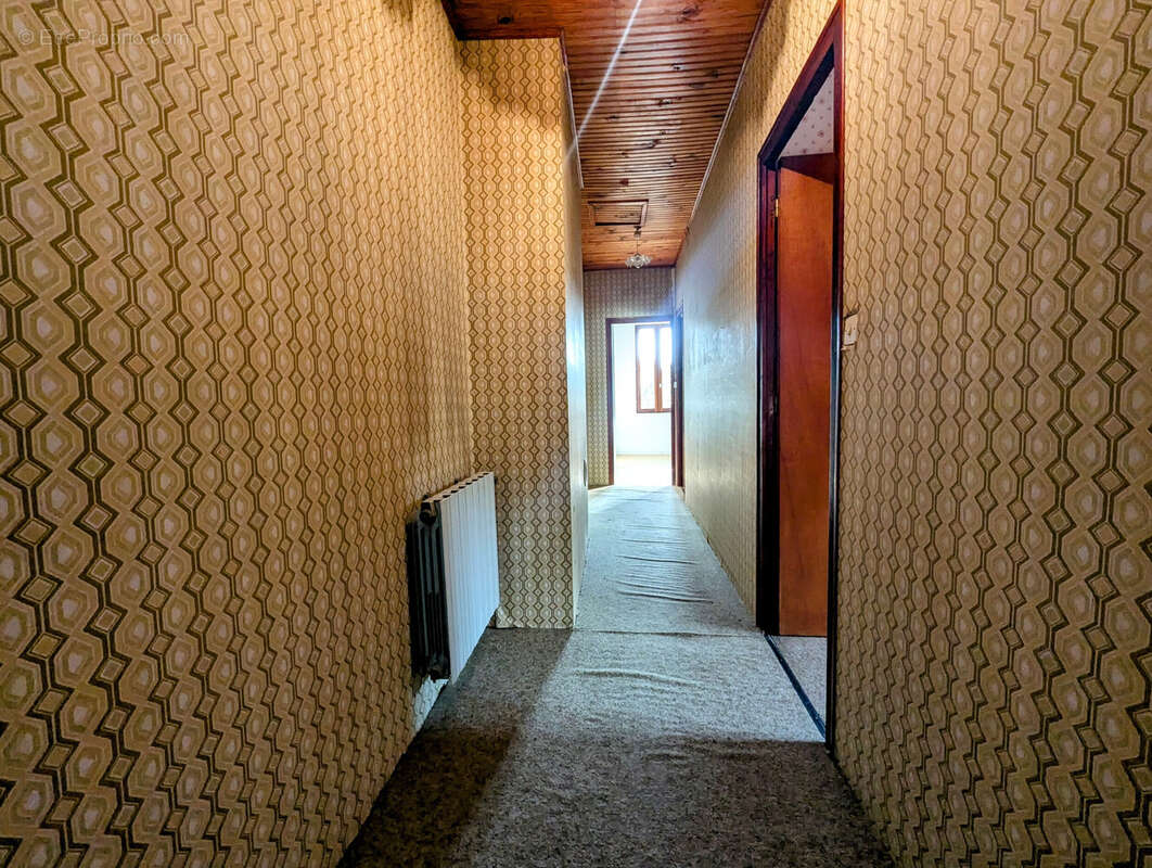 Couloir étage - Maison à MONGAUZY