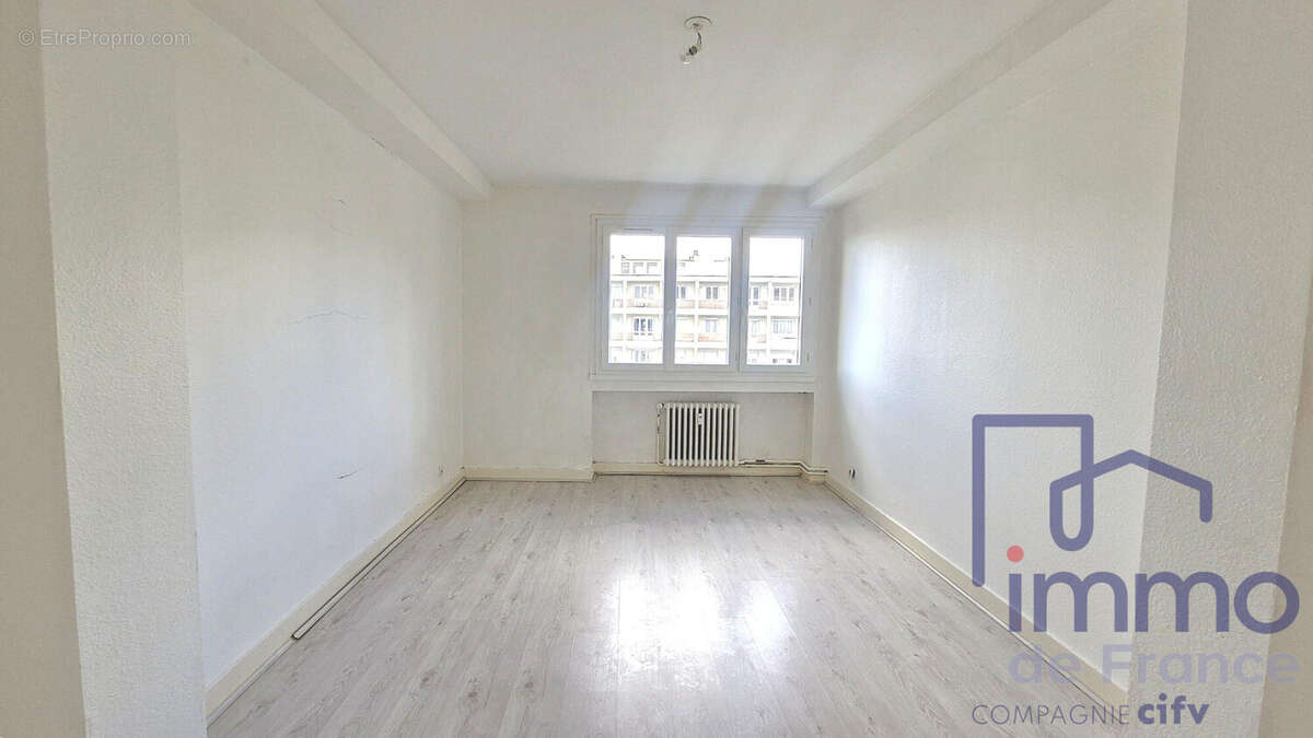 la chambre  - Appartement à SAINT-ETIENNE