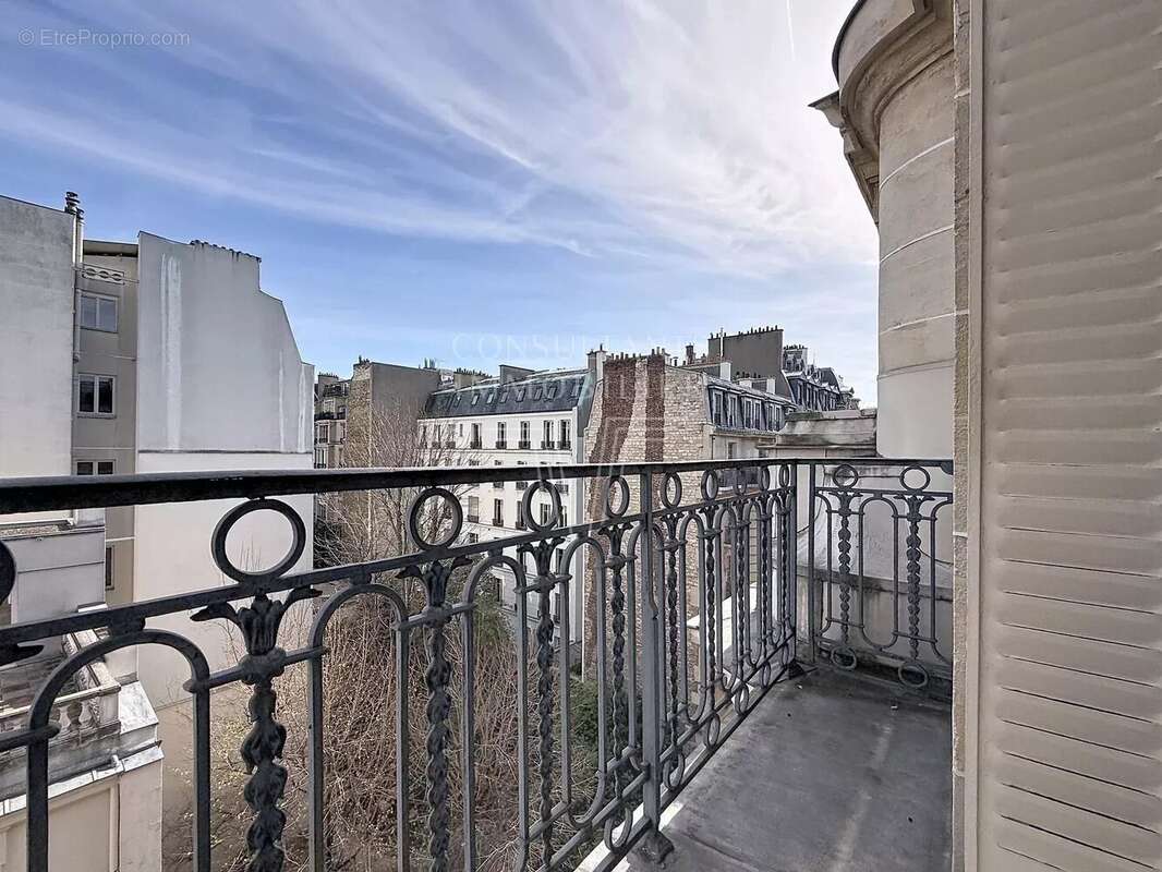 Appartement à PARIS-16E