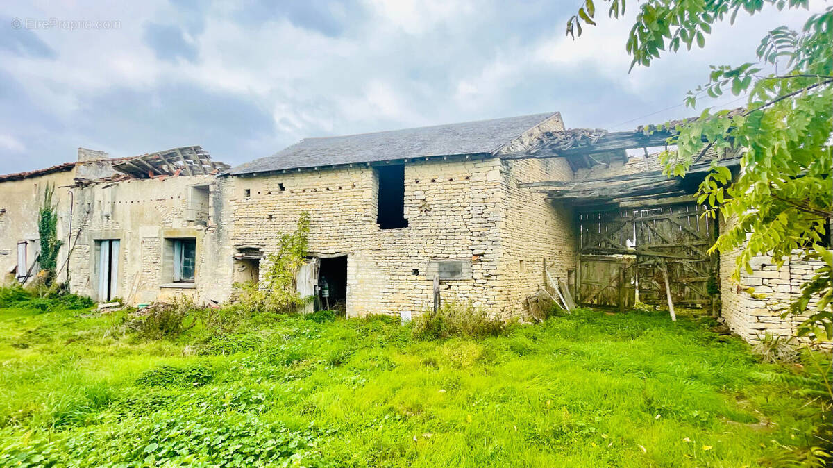 Maison à VOUZAILLES