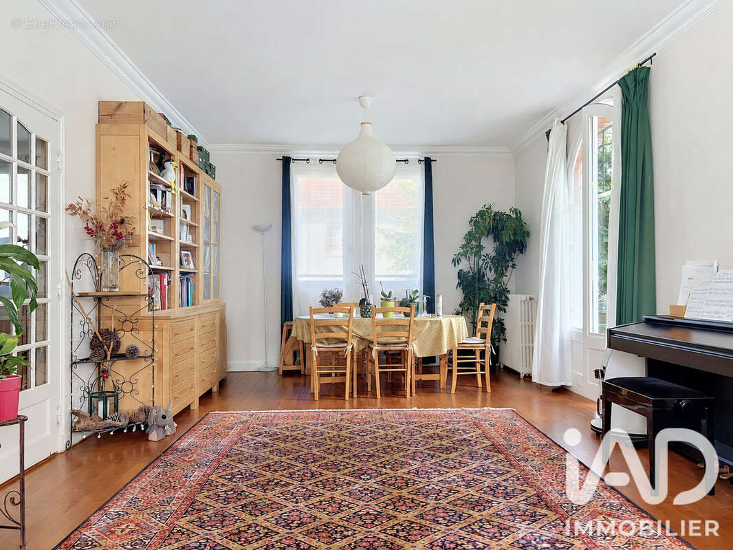 Maison 127 m² à Le Mesnil-Le-Roi  - photo 6