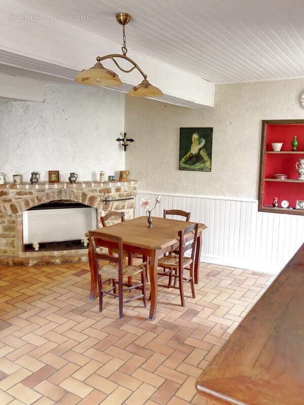Au coeur d'un village de caractère dans la montagne noire, avec toutes commodités, maison avec cour - photo 3